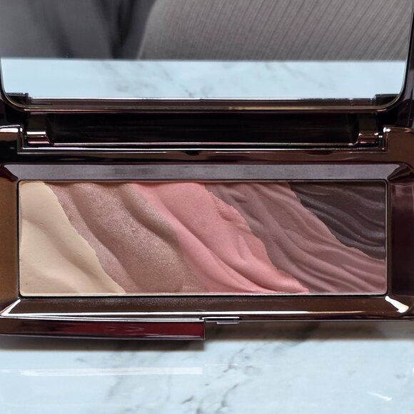 Hourglass MONOCHROME Modernist EyeShadow Palette - Picture 4 of 7